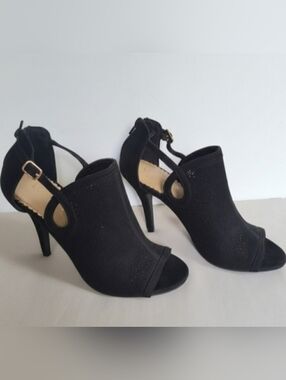 LC Lauren Conrad Black Stiletto Heels